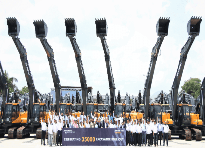 Hyundai Celebrates the Fastest 35,000+ Excavator Roll Out from its Pune Plant