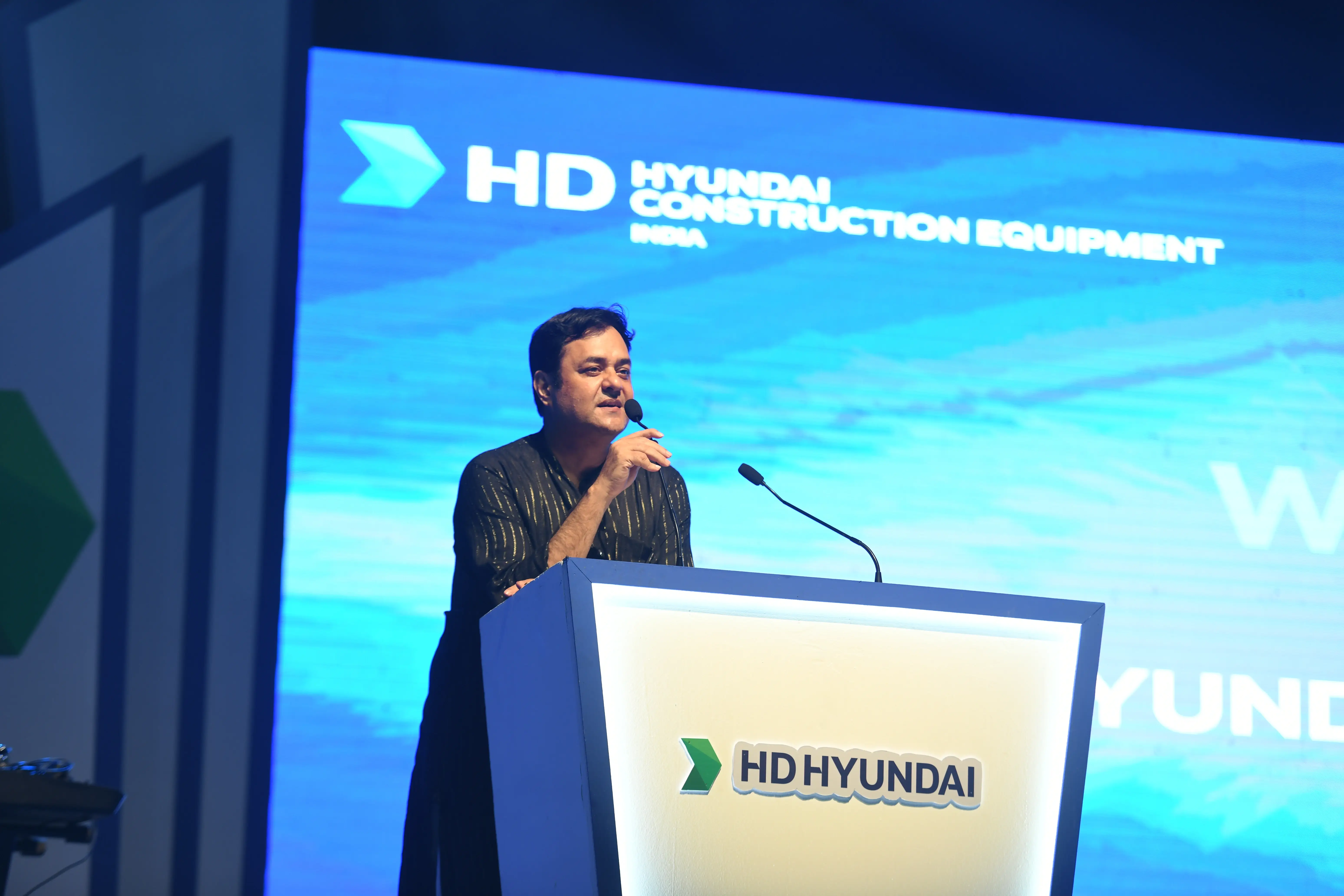Hyundai Celebrates the Fastest 35,000+ Excavator Roll Out from its Pune Plant