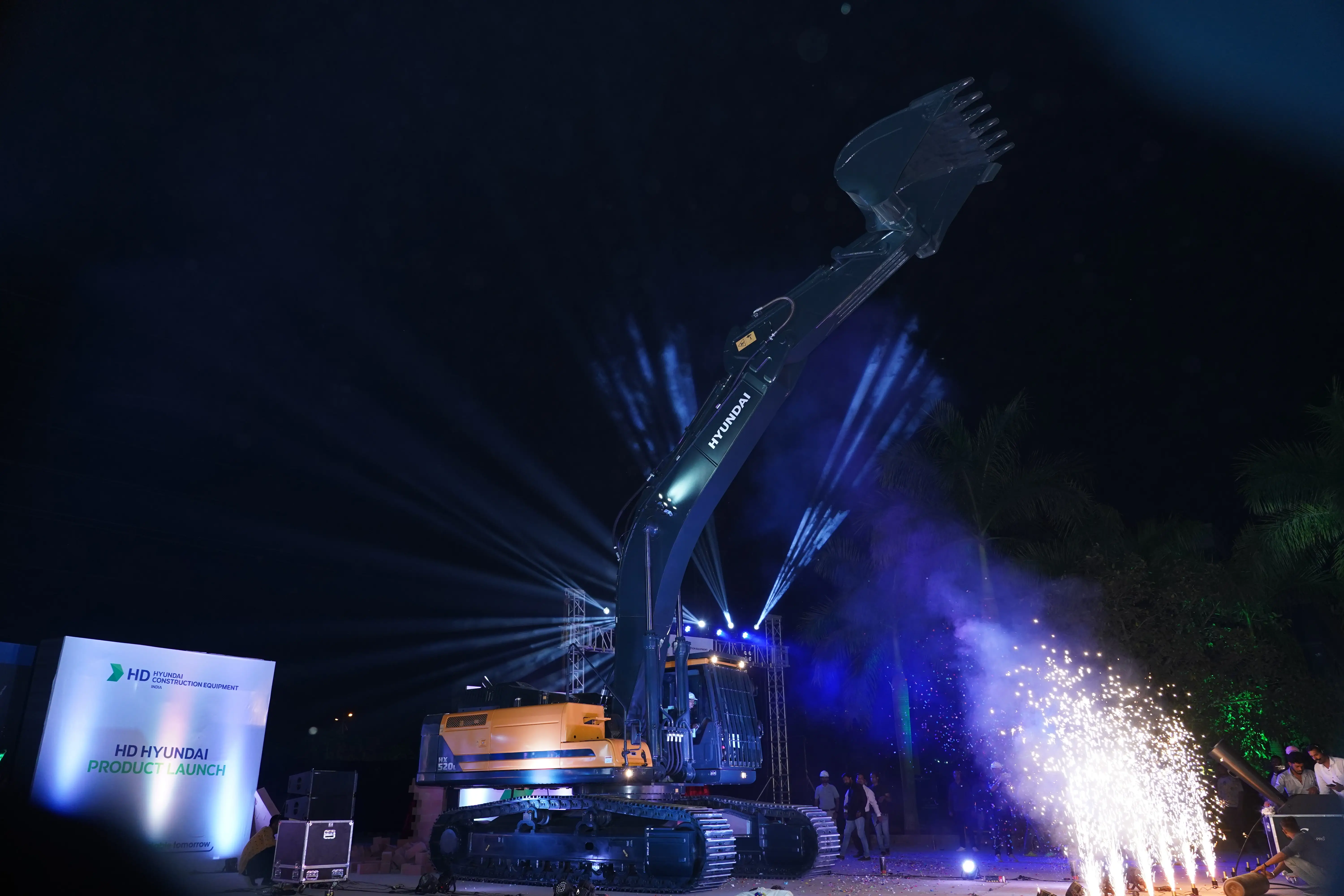 Hyundai Celebrates the Fastest 35,000+ Excavator Roll Out from its Pune Plant